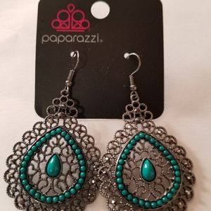 Green paparazzi earrings